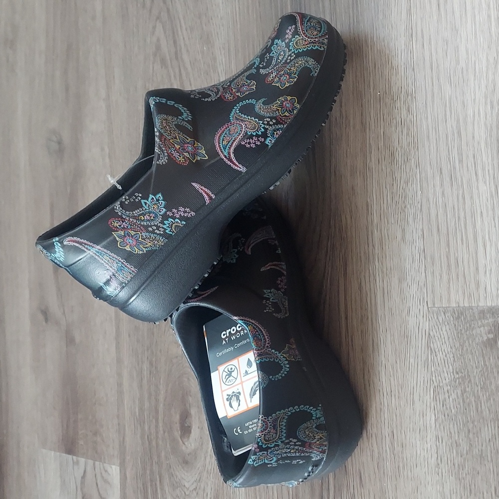 Crocs Neira pro II graphic paisley print clog